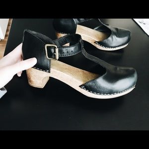 Black Kelsi Dagger Anthropologie clogs